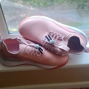 Clove healthcare shoes